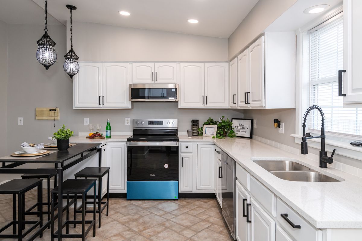 Building Photo - 130 Mound St