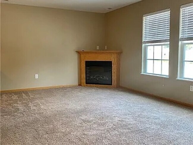 Building Photo - 3005 SW Sharmin Ln