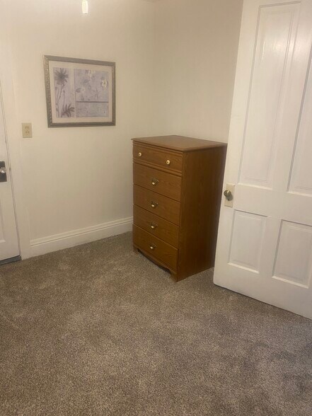 Building Photo - 589 E Losey St