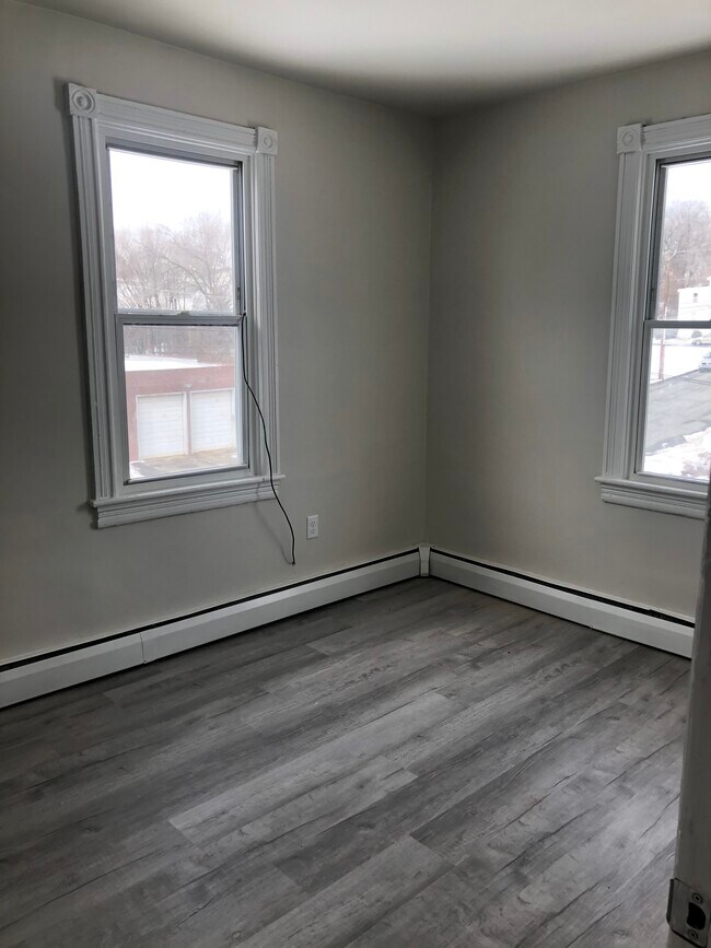 Building Photo - 705 Beech St