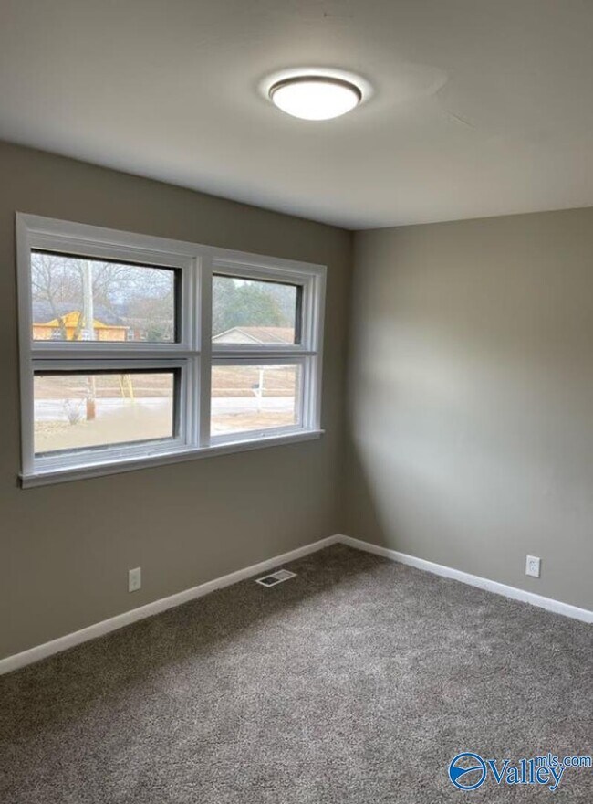 Building Photo - 4241 Tee Jay Dr NW
