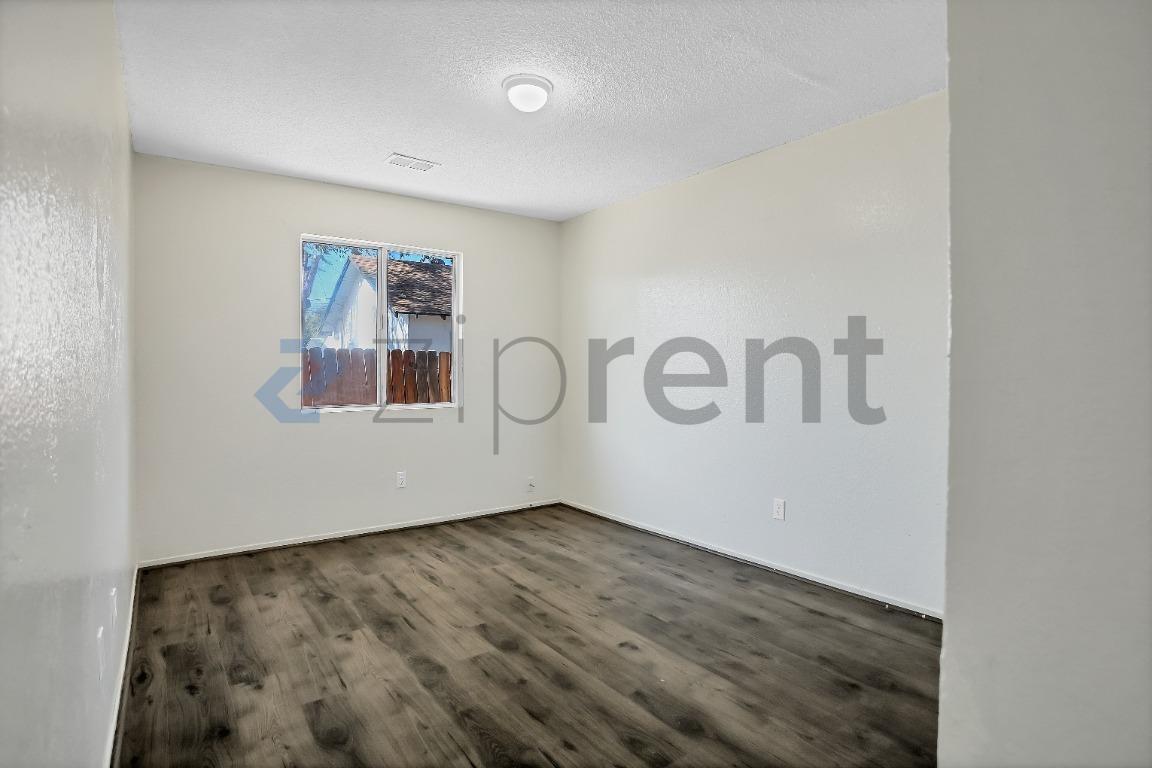 Building Photo - Unit C