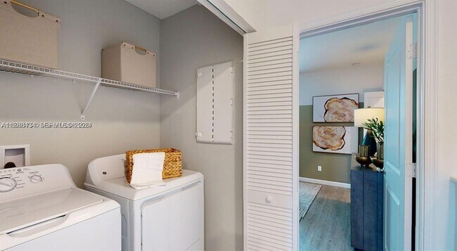 Building Photo - 10241 SW Newberry Ave