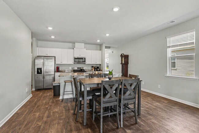 Building Photo - 296 Blue Haw Dr