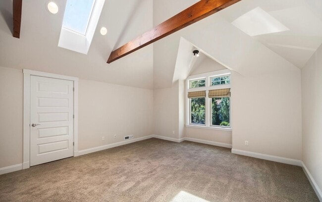 Building Photo - Beautiful Home in Semiahmoo!