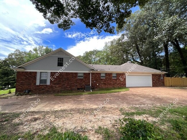 Building Photo - 3960 James Rd