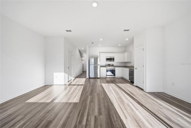 Building Photo - 6155 Daerr Rdg St