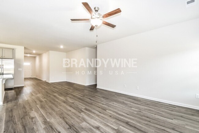 Building Photo - 588 Glenmanor Dr