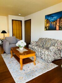 Building Photo - 412 N Oakwood Rd