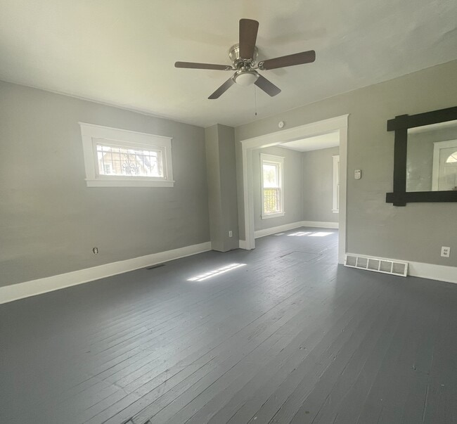 Building Photo - 554 Lucas St