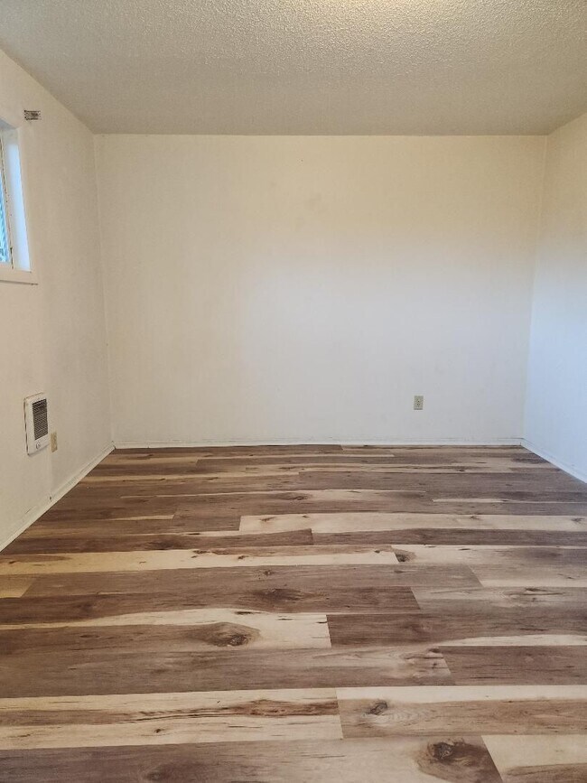 Building Photo - 1890 Kalmia St