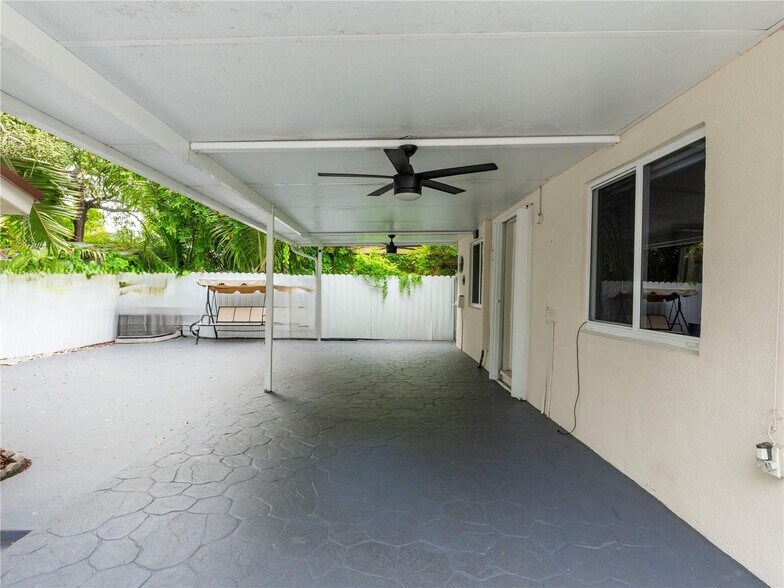 Building Photo - 33 NW 58th Ct