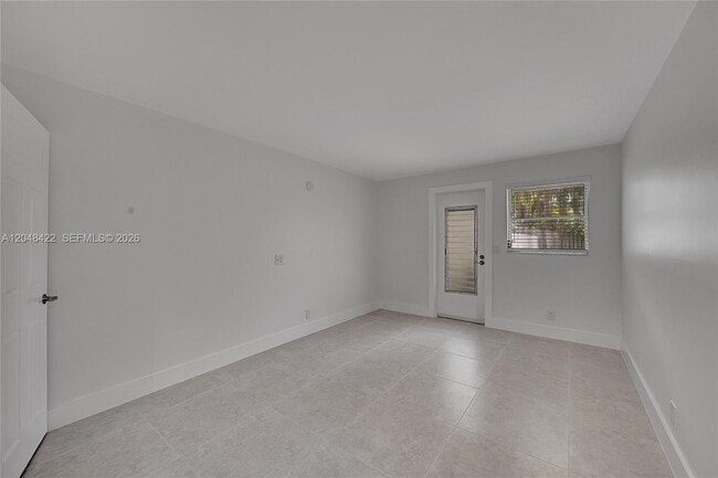 Building Photo - 808 SW 12th Ct