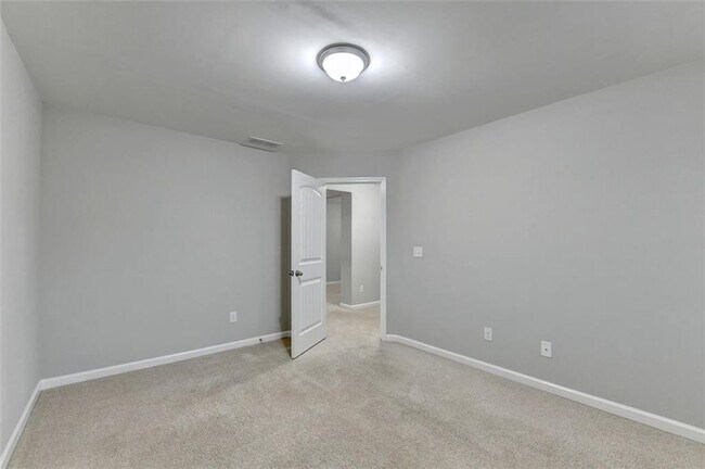 Building Photo - 7325 Heritage Oak Ct