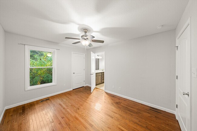 Building Photo - 825 Wells Rd