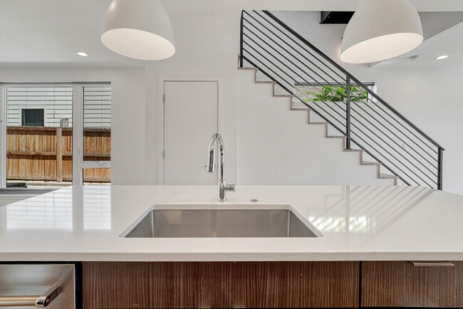 Building Photo - 1231 Newton St