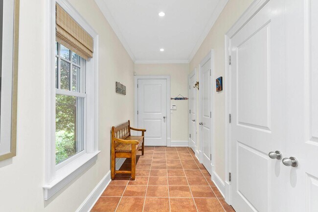 Building Photo - 49 Midhampton Ave