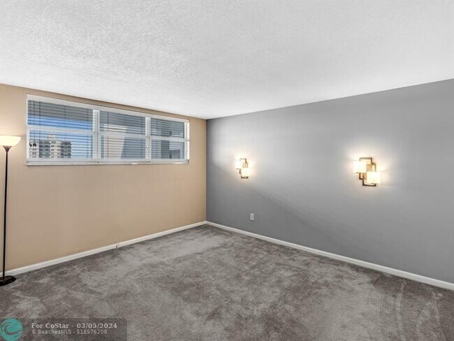 Building Photo - 3100 NE 49th St