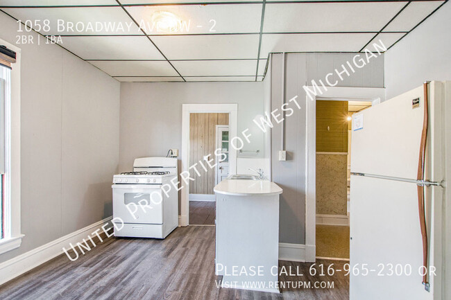 Building Photo - Available Now | 2 Bedroom 1 Bathroom in th...