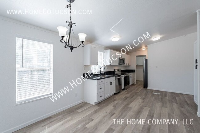 Building Photo - 2628 N Fontana Ave