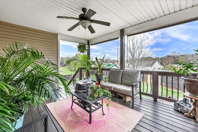 Building Photo - 820 Carousel Ct