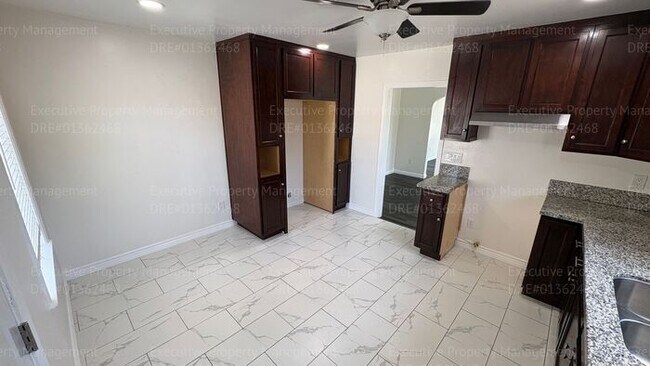 Building Photo - 2 bedroom 1 bathroom house located in the 93307 zipcode near E Brundage Ln/ Madison St