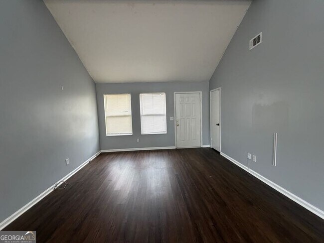 Building Photo - 804 Emerald Forest Cir SW