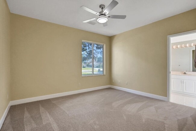 Building Photo - 3/2.5 in Pelican Bay
