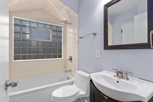 Building Photo - COMING SOON - Cozy & Charming Crestwood Single Family Home!