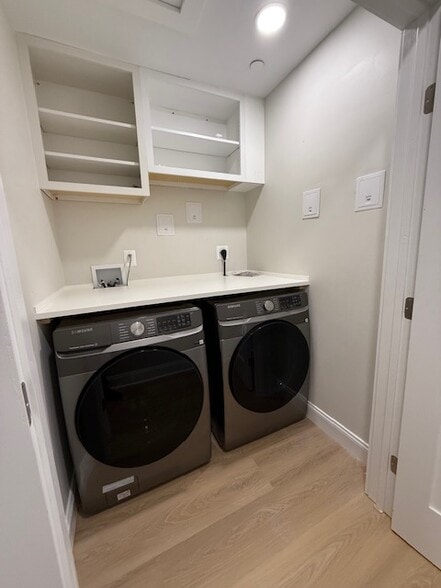 sharing laundry room - 218 Elizabeth Ave