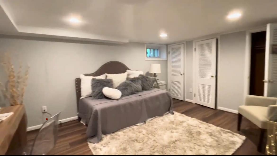 Room 4 - 3817 S St NW