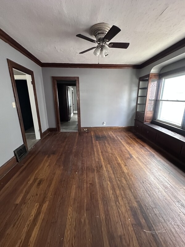 Building Photo - 4004 E 147th St