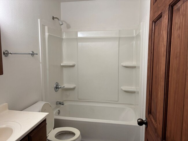 Building Photo - 3 bedroom, 2 bath home in Waterloo