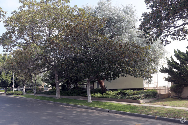 Building Photo - Bedford Terrace Apartments