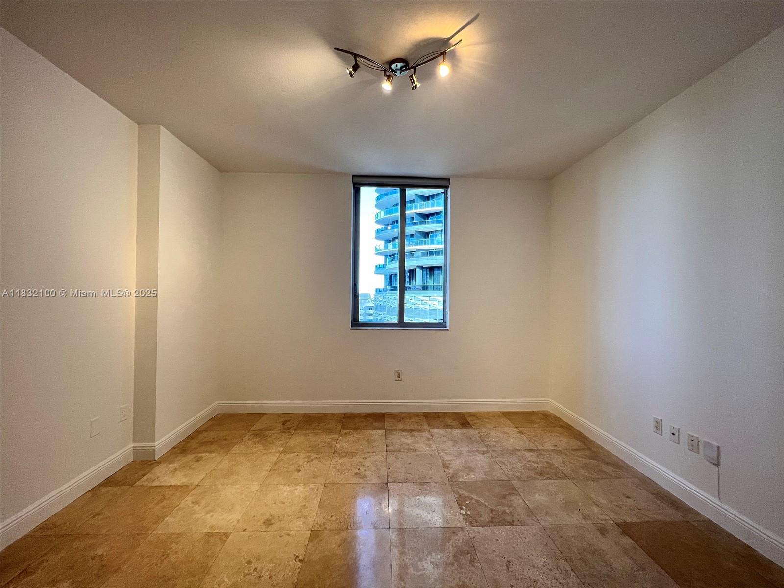 Building Photo - 1050 Brickell Ave