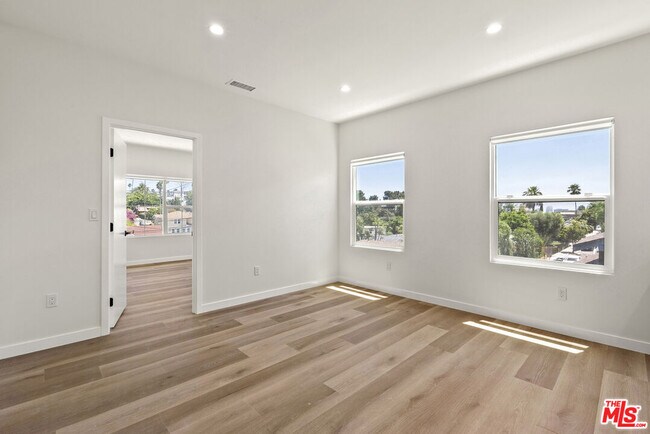 Building Photo - 1305 Lucile Ave