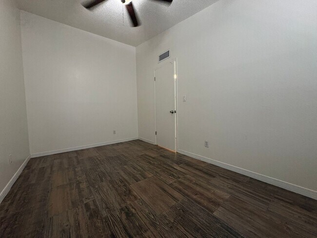 Building Photo - Lower valley duplex for rent