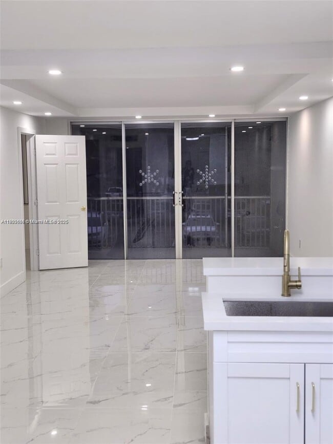 Building Photo - 1780 NE 191st St