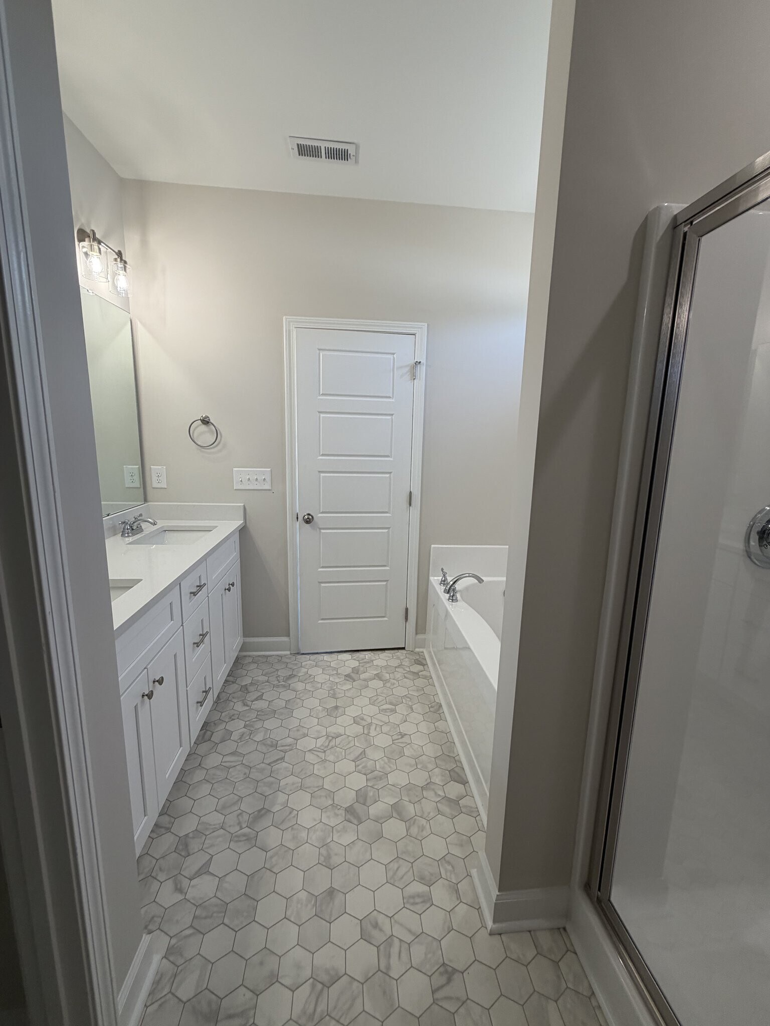 Building Photo - 405 Creeks Edge Dr