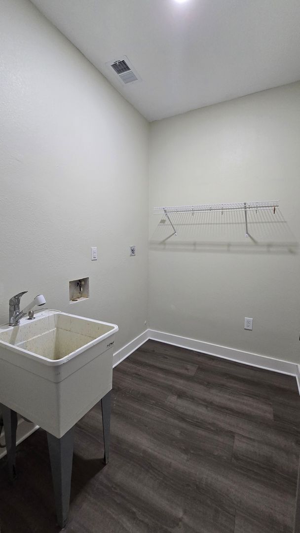 Building Photo - Spacious Ranch Style 5-Bedroom Home with Oversized 4 Car Garage / Workshop, 4 RV Carport & 1 Acre...