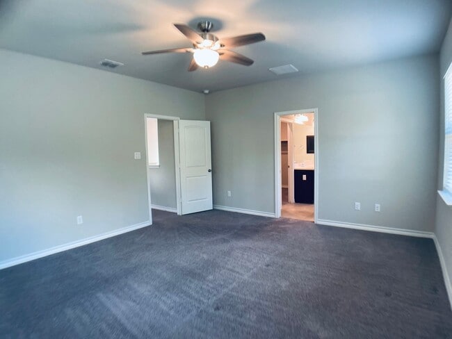 Building Photo - Charming Nestled Home near 281 and 1604