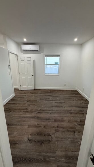 Building Photo - 2712 SW 118th Ct