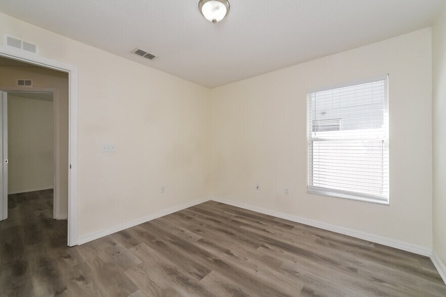 Building Photo - 7172 Summit Dr