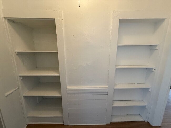 Building Photo - 119/121 N. Clinton St.