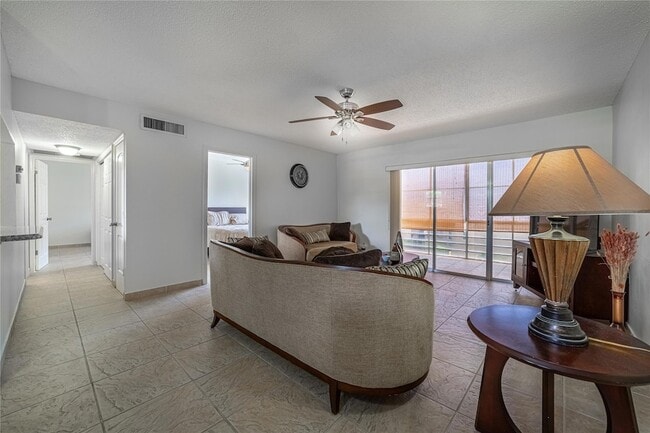 Building Photo - 701 Lori Dr