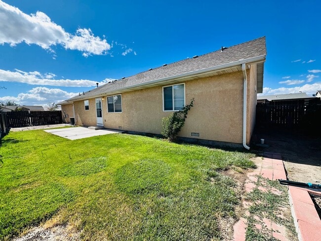 Building Photo - Beautiful 3 Bedroom Home in a Great Fallon Location — Landscaping Included!