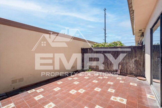 Building Photo - 9781 Karmont Ave