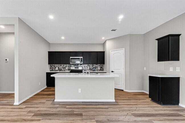 Building Photo - 14529 Lily Plns Dr