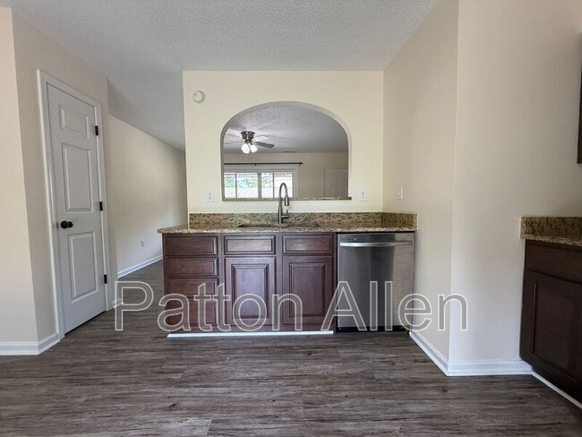 Building Photo - 20 Dawnwood Cir