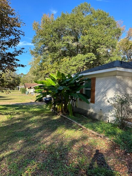 Building Photo - 3756 Vanderwood Dr